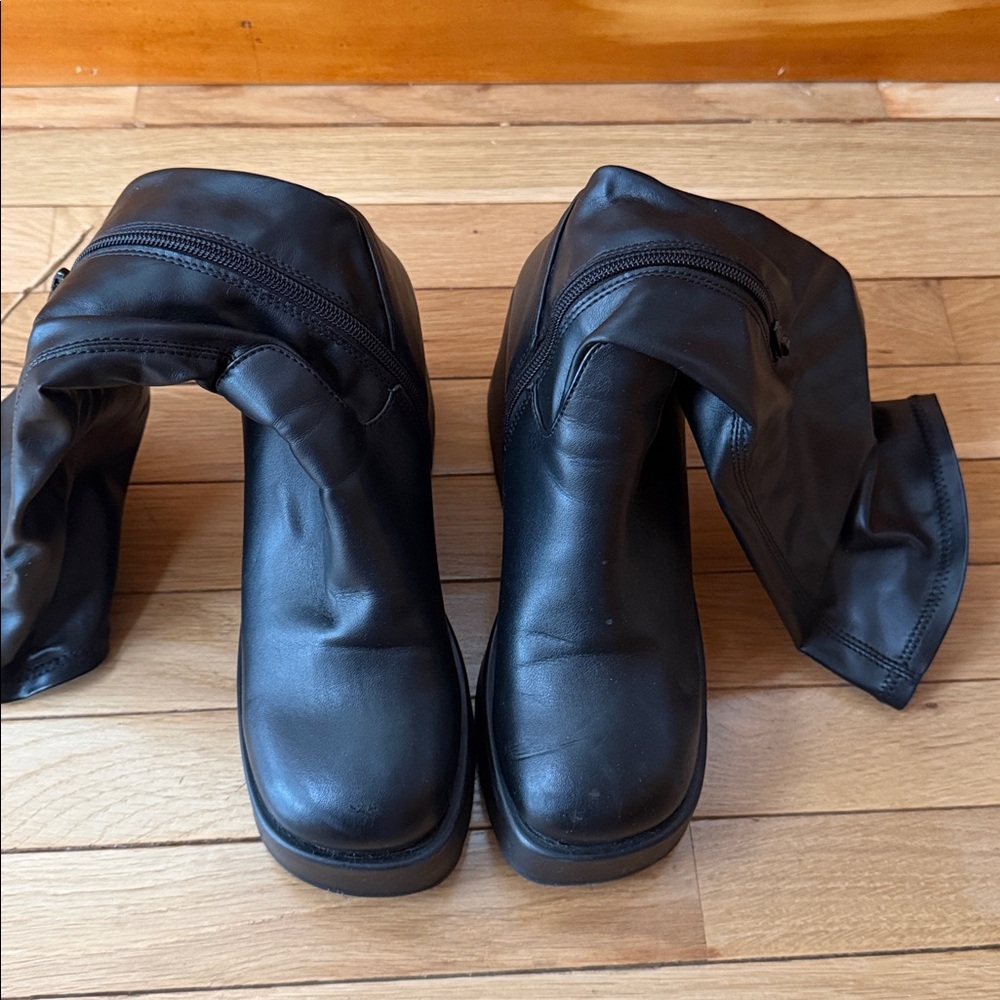 Steve Madden Black Platform Boots - Picture 3 of 4